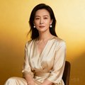 一位气质优雅的女士会员肖像，她佩戴着简约的珍珠耳环，背景是柔和的暖色调，展现高净值女性客户的自信形象